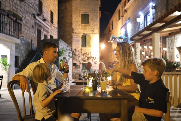 Hrvatski izrazi korišteni u restoranu.jpg
