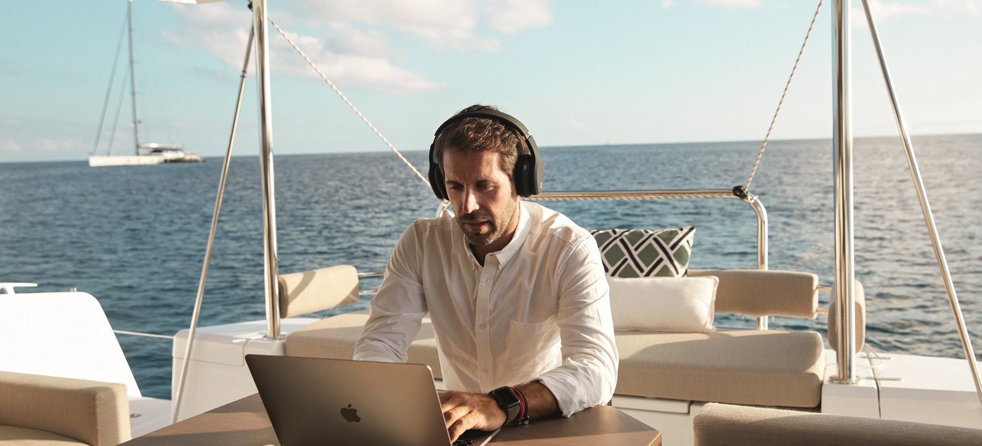 I am sailing rod stewart. Paul clayton. Слушать песню duoviolins. I am sailing текст. Viola sailboat.