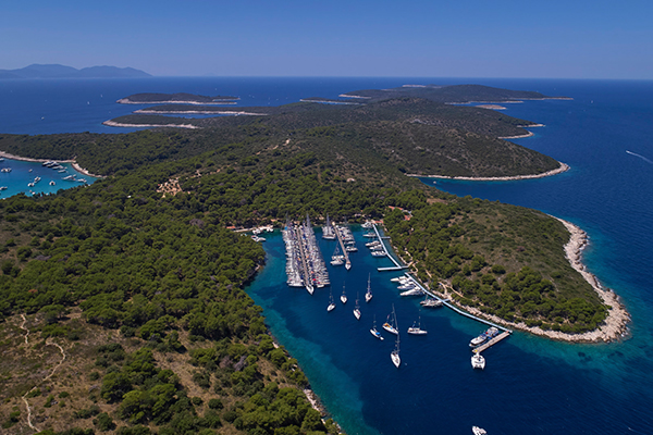 sailing-route-kastela-palmizana.jpg