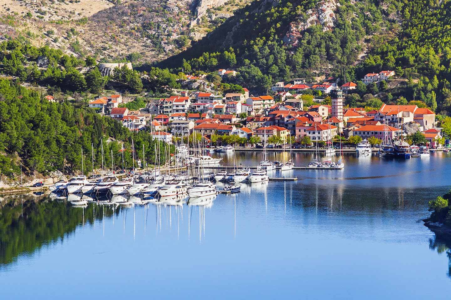 Sailing into Skradin