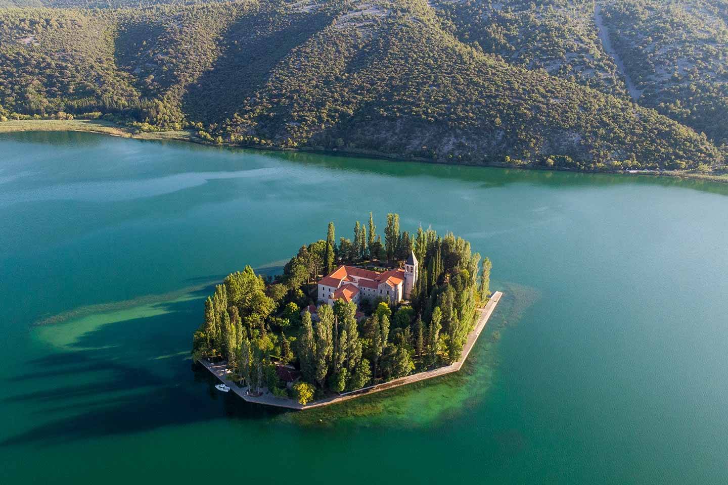 Visovac Insel mit einem Kloster