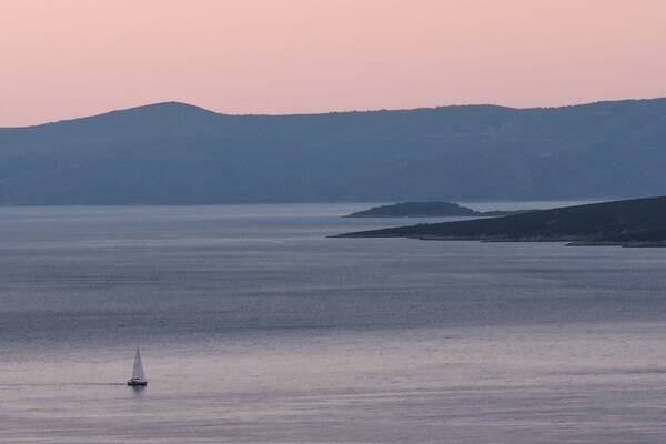 Navigation autour de l'île de Brač