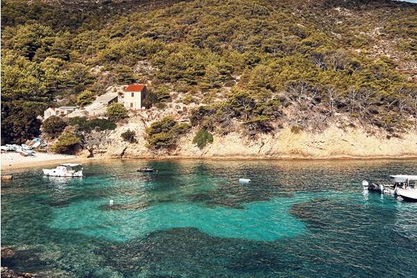 L'île de Biševo, où se trouve la Grotte Bleue