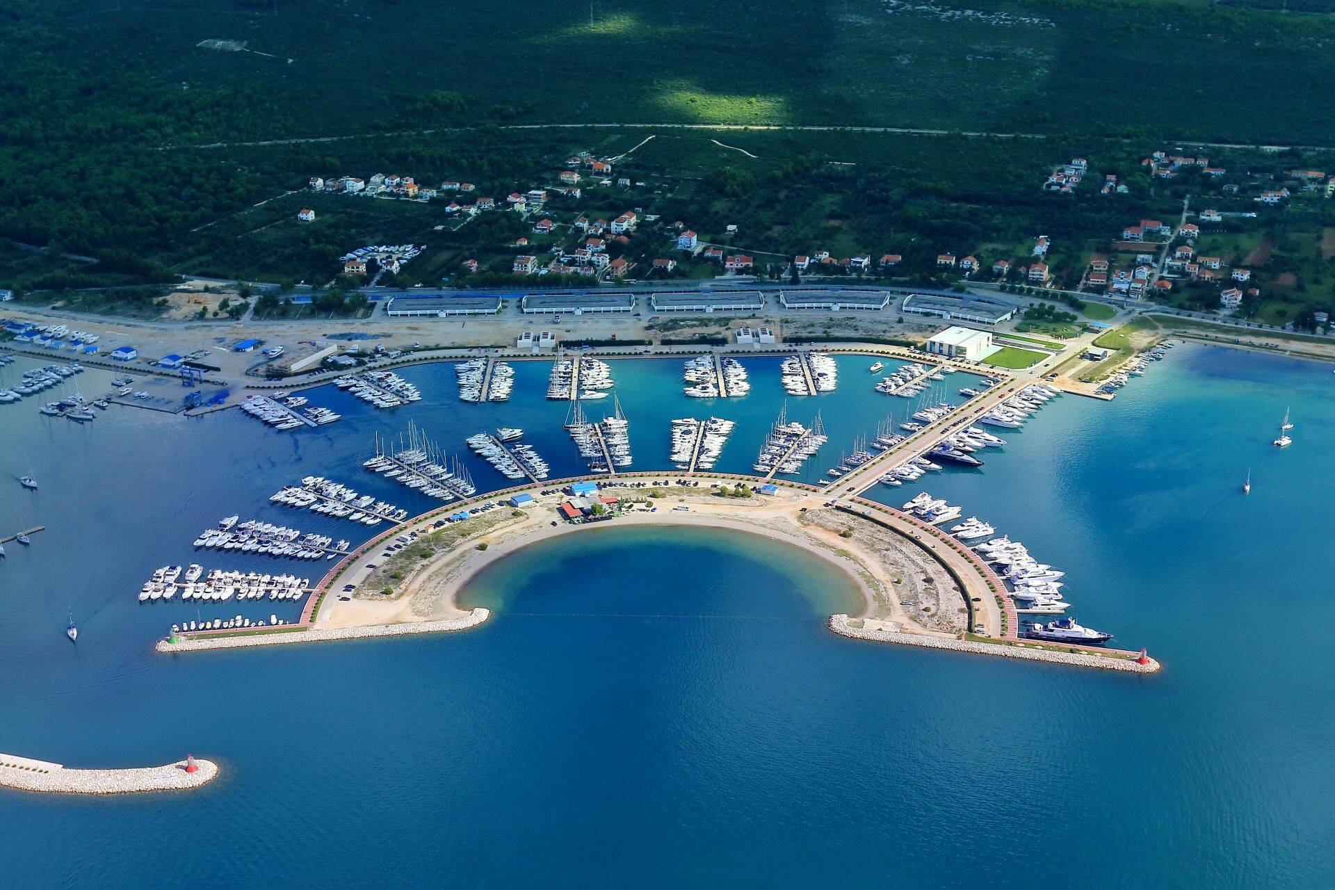 Marina Dalmacija, gdzie mieści się baza Croatia Yachting