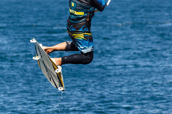 Wakeboard durante una vacanza in barca a vela