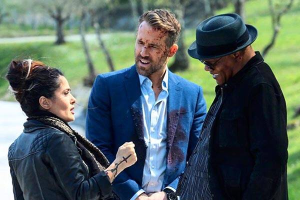 Salma Hayek, Ryan Reynolds e Samuel L. Jackson sul set di Come ti ammazzo il bodyguard