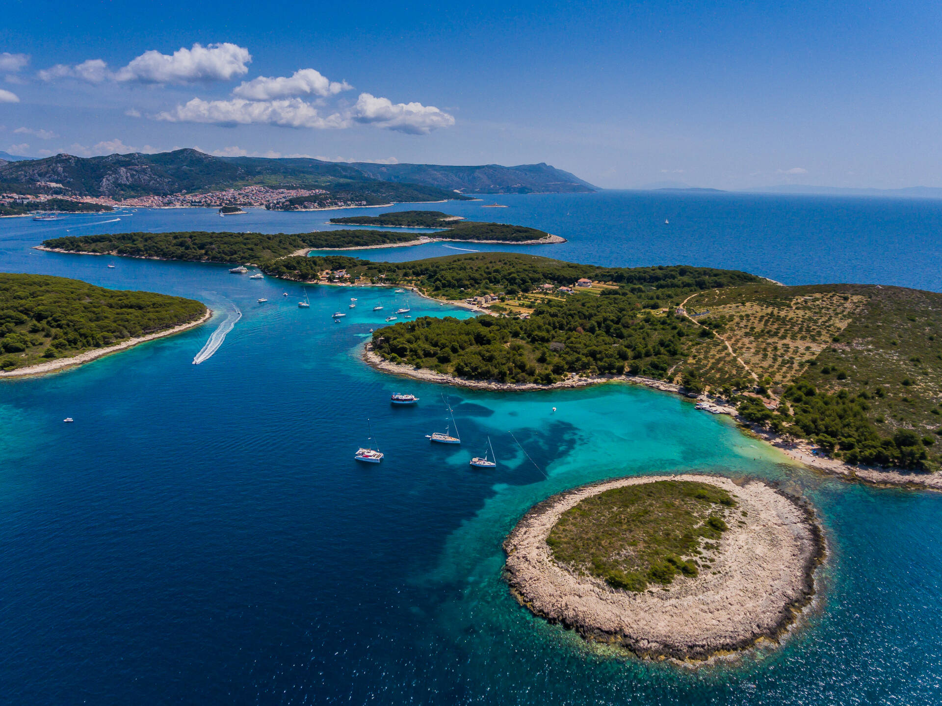 Laissez-nous trouver le yacht parfait pour vos vacances en voilier depuis Vodice.