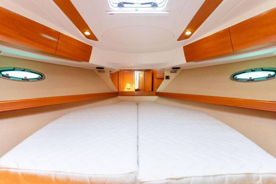 Antares 12 | Helen Rose