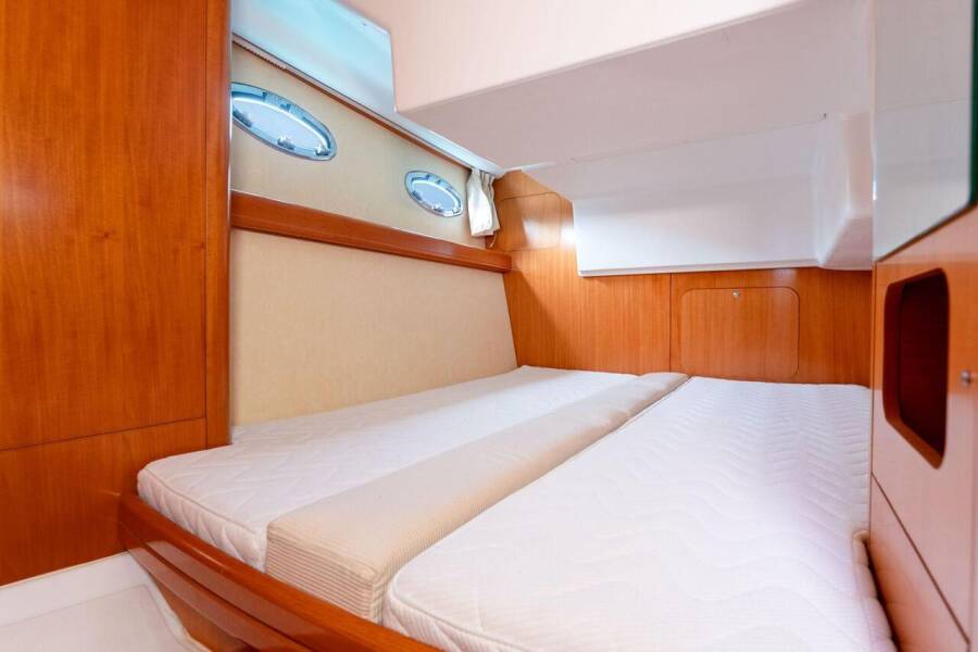 Antares 12 | Helen Rose