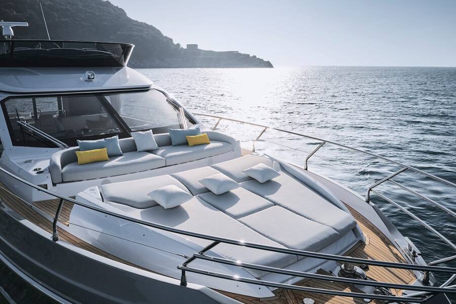 Azimut 53  | White