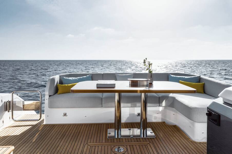 Azimut 53  | White