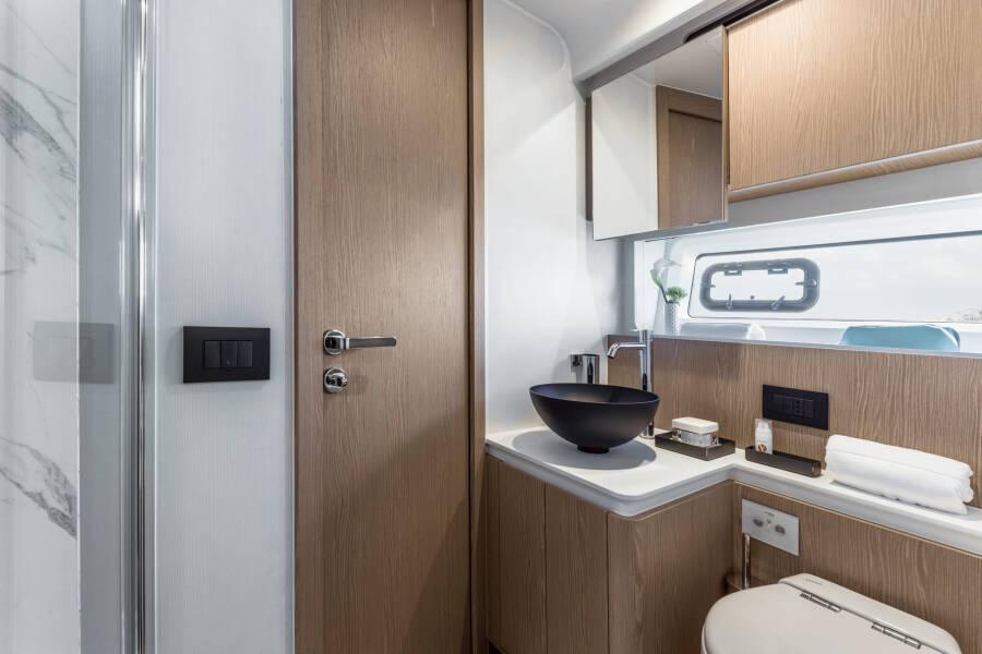 Azimut 53  | White
