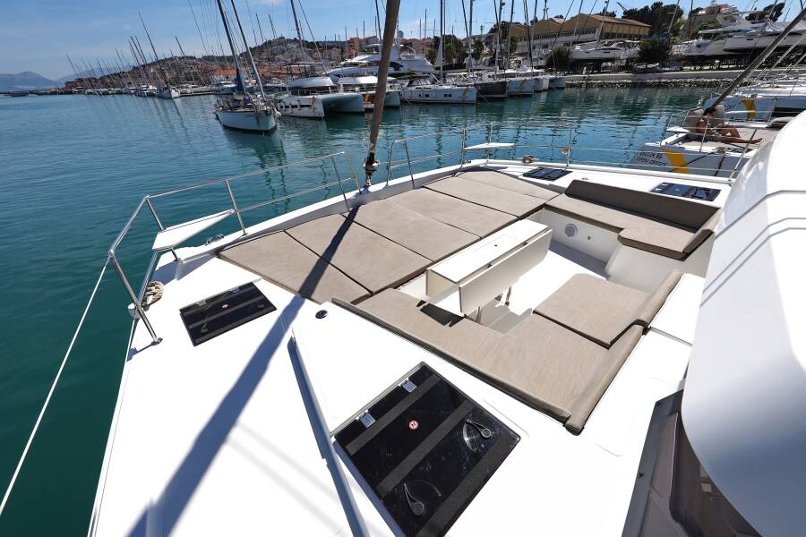 Bali 4.8  | Titan