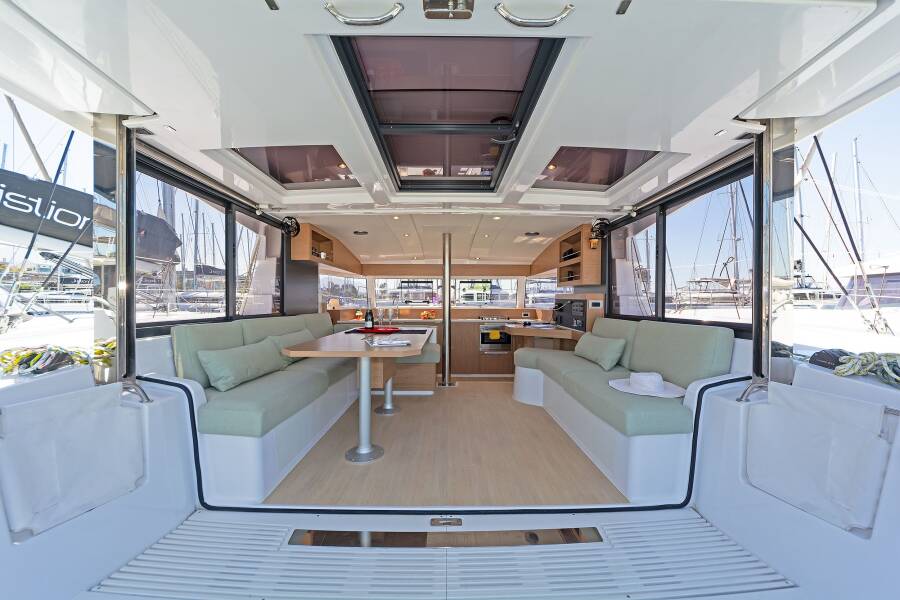 Bali Catsmart | First Flirt