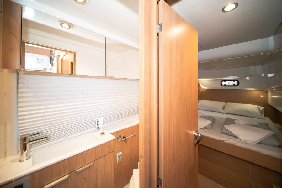 Bali Catsmart | First Flirt