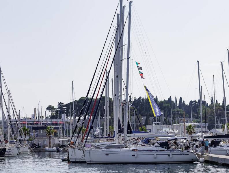 Bavaria 42 Cruiser | Lady Clam