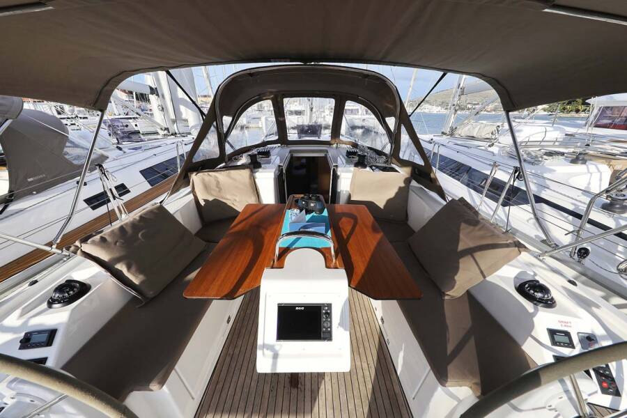 Bavaria C38 Style  | Amore