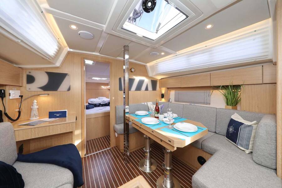 Bavaria C38 Style  | Amore