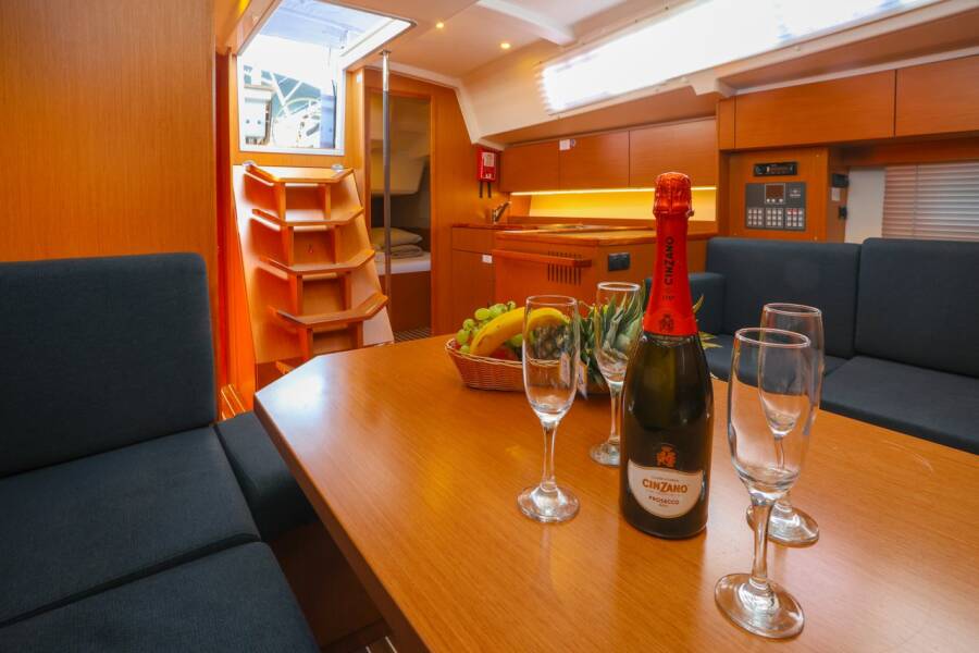 Bavaria C38  | Pomena