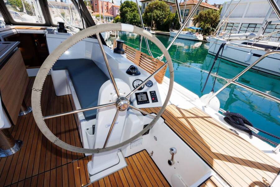 Bavaria C38  | Petra