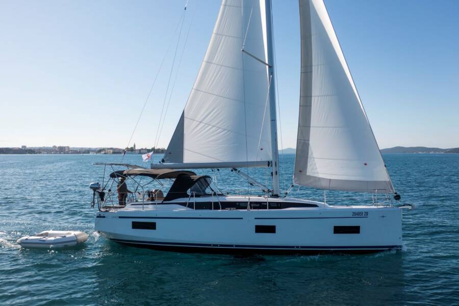 Bavaria C38  | Martini