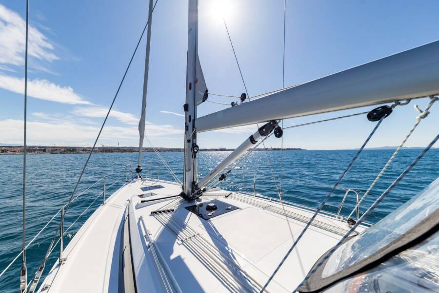 Bavaria C38  | Martini