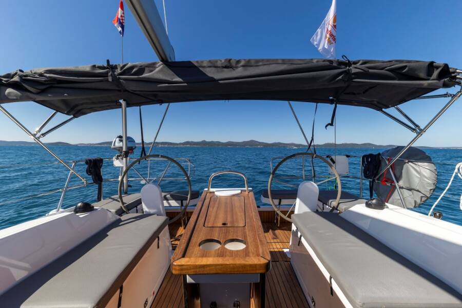 Bavaria C38  | Martini