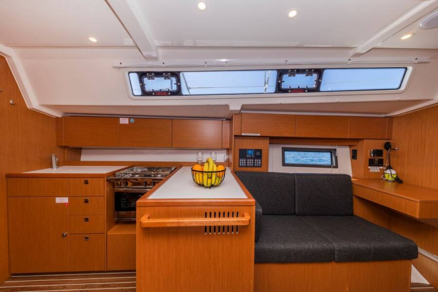 Bavaria C38  | Martini