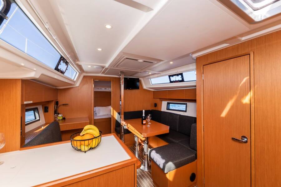 Bavaria C38  | Martini