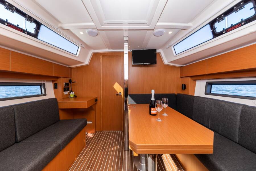 Bavaria C38  | Martini
