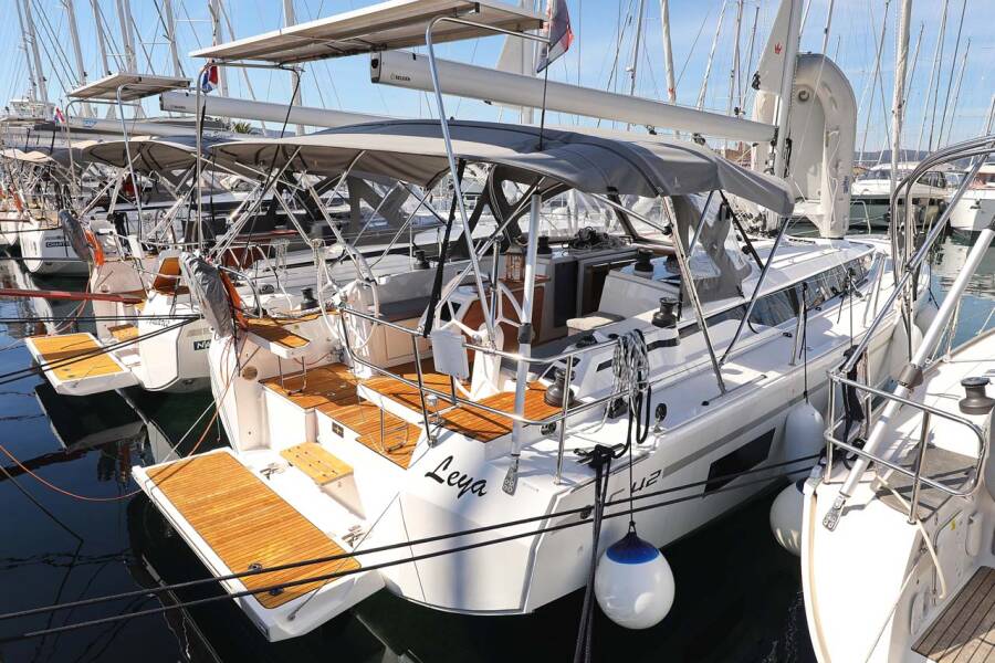 Bavaria C42 Style  | Leya