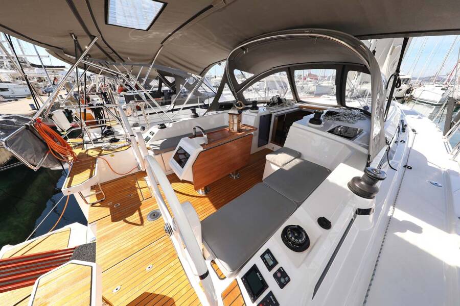 Bavaria C42 Style  | Leya