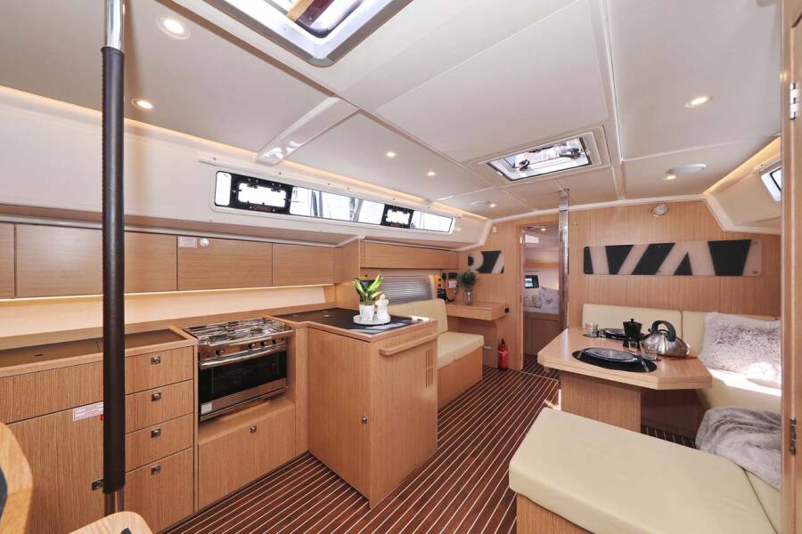 Bavaria C42 Style  | Leya