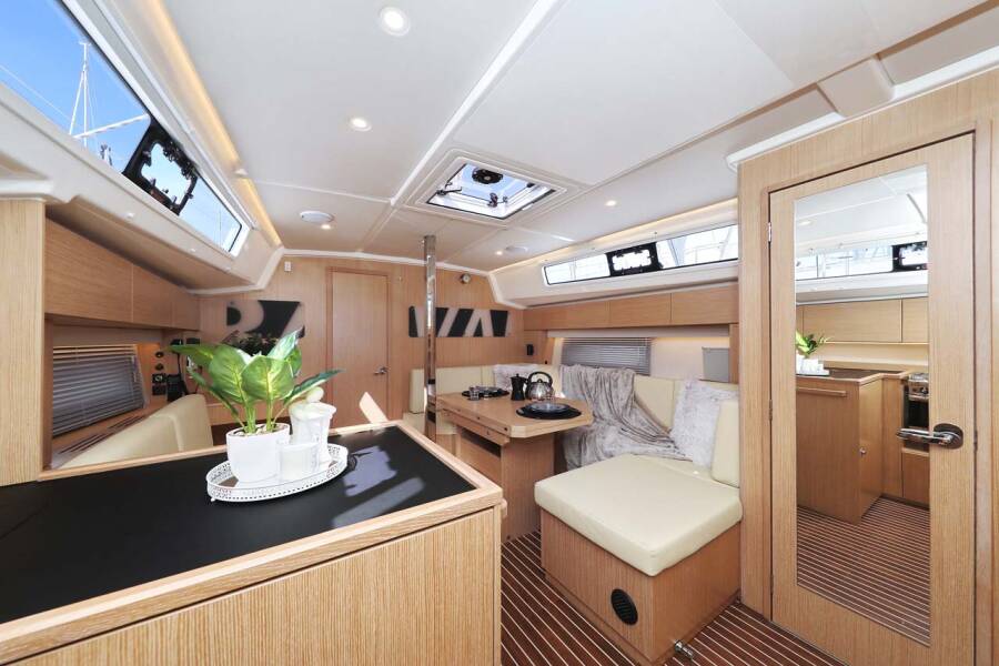 Bavaria C42 Style  | Leya