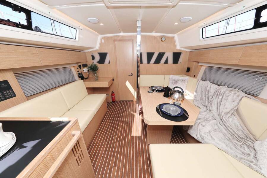 Bavaria C42 Style  | Leya