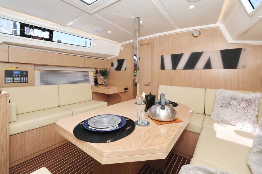 Bavaria C42 Style  | Leya