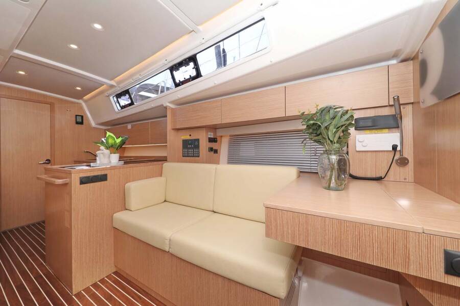 Bavaria C42 Style  | Leya