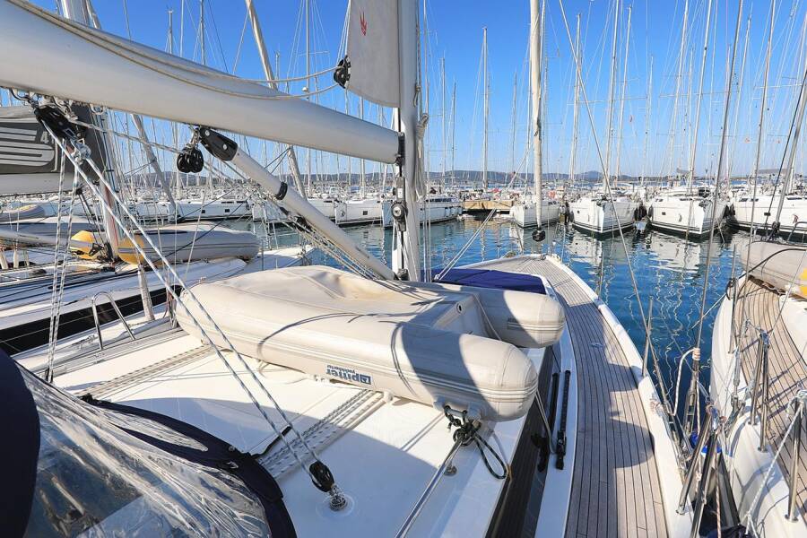 Bavaria C42 | First Light