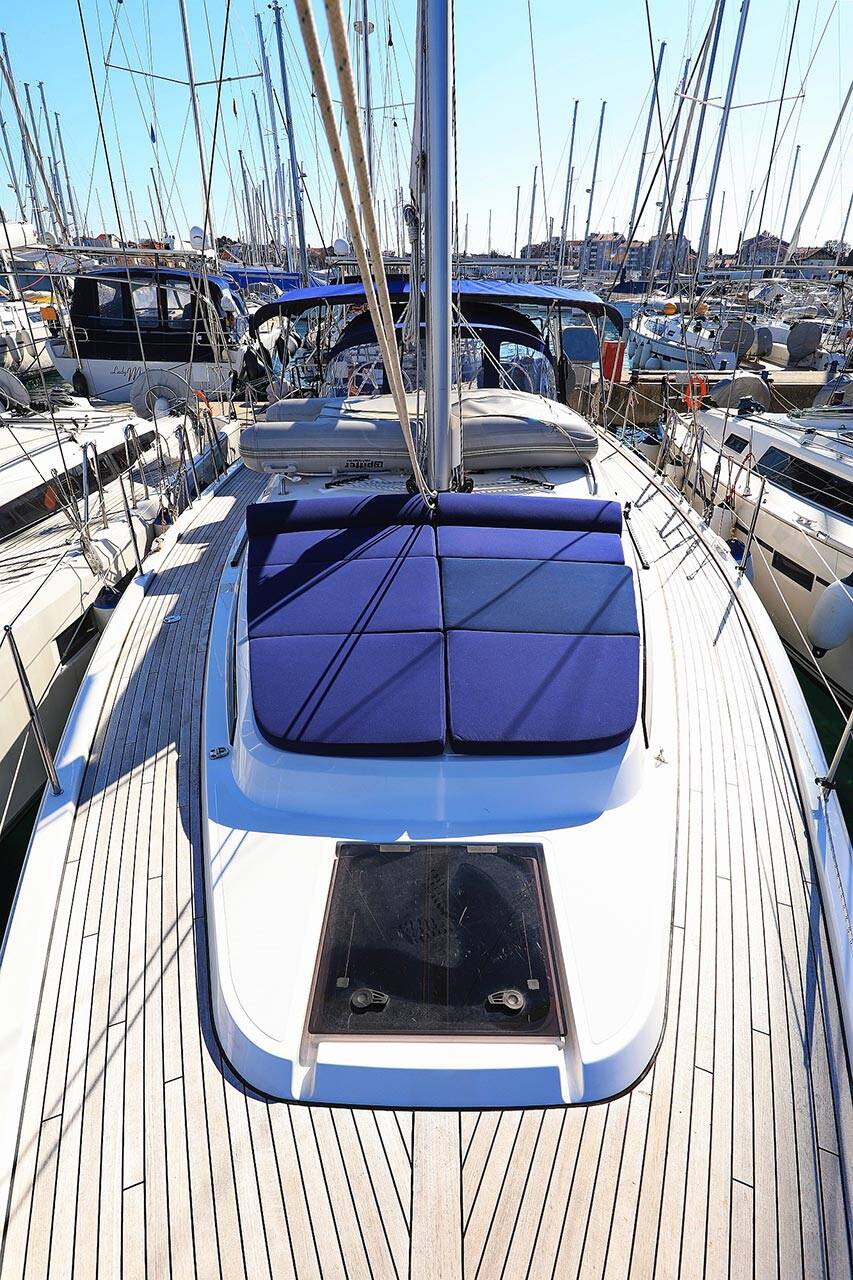 Bavaria C42 | First Light