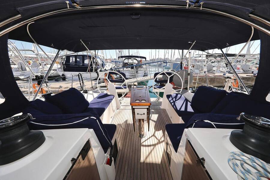 Bavaria C42 | First Light