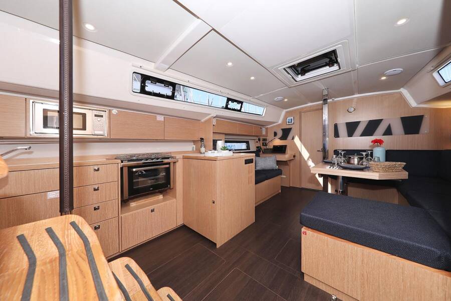 Bavaria C42 | First Light