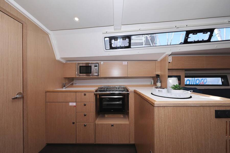 Bavaria C42 | First Light