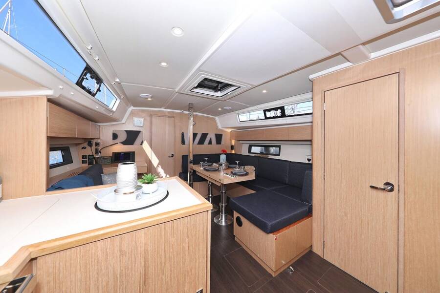 Bavaria C42 | First Light