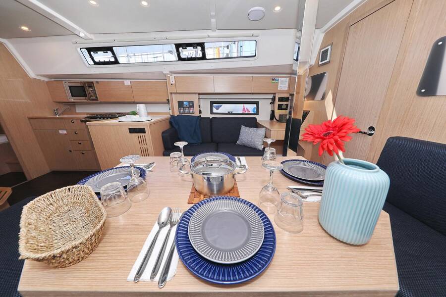 Bavaria C42 | First Light