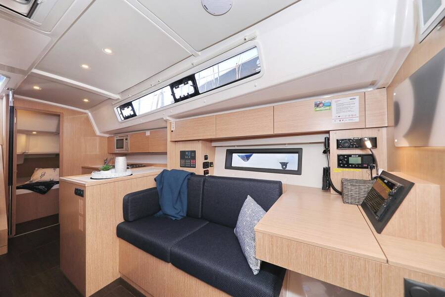 Bavaria C42 | First Light