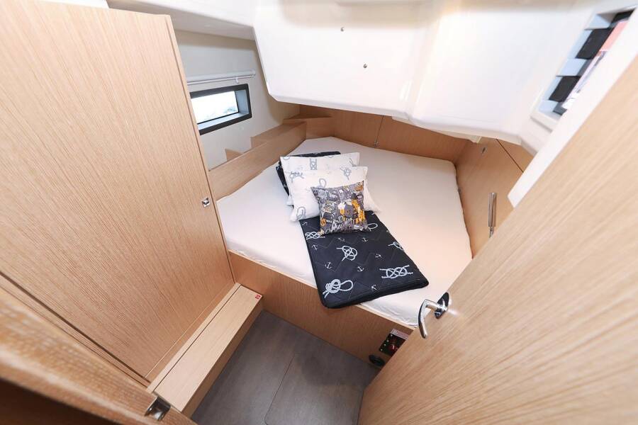 Bavaria C42 | First Light