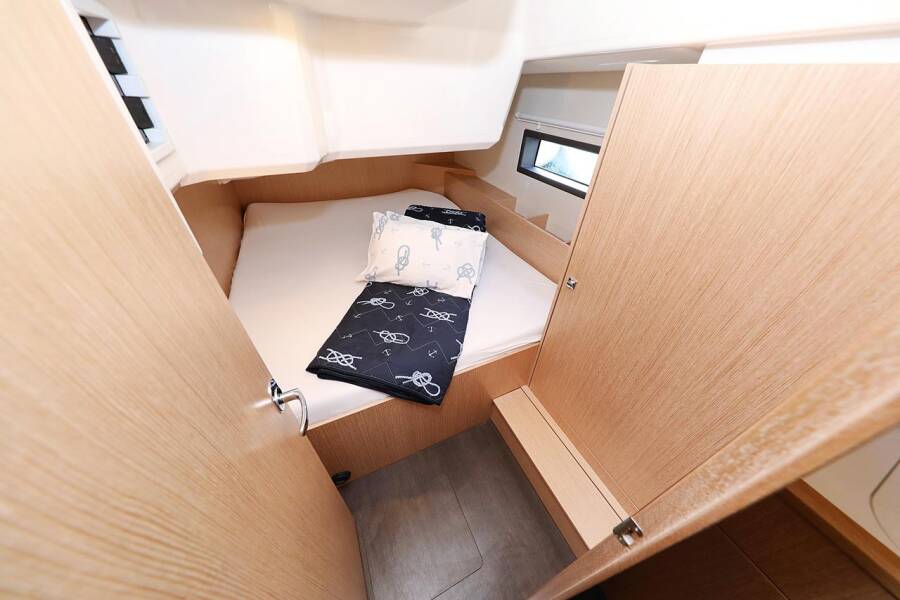 Bavaria C42 | First Light