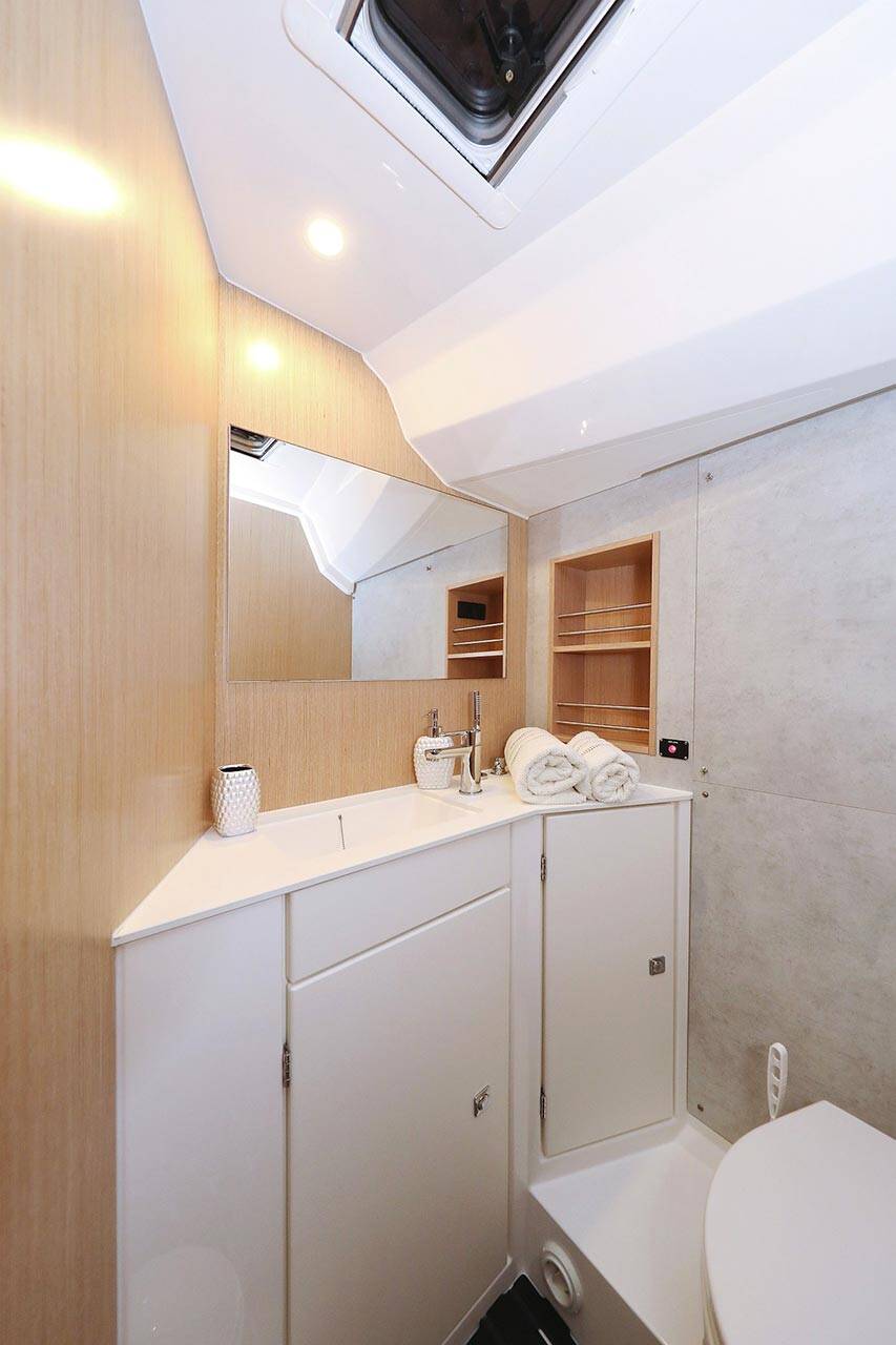 Bavaria C42 | First Light