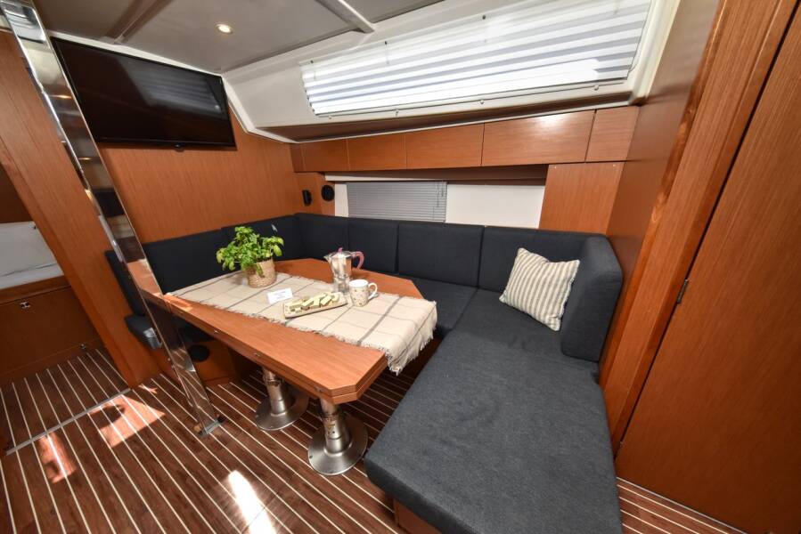 Bavaria C42  | Bella