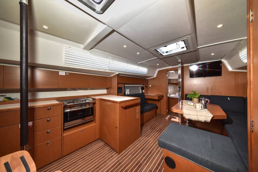 Bavaria C42  | Bella